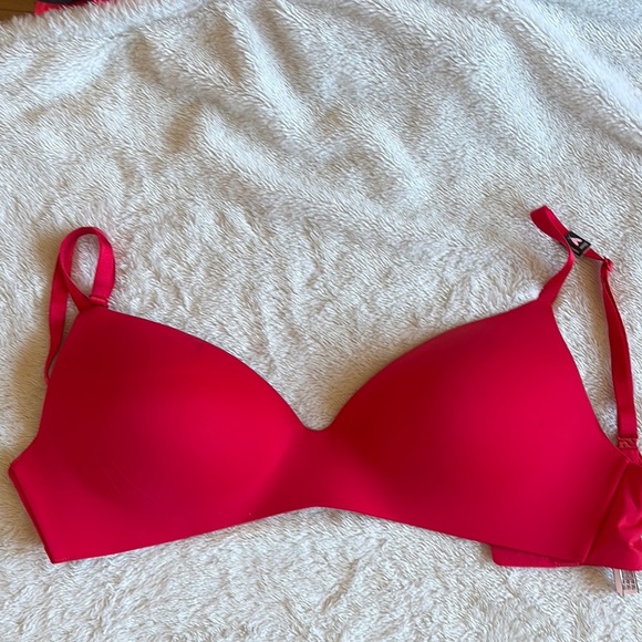 Victoria’s Secret red T-shirt Lightly Lined Wireless Bra 32DD Flawed - Picture 1 of 6